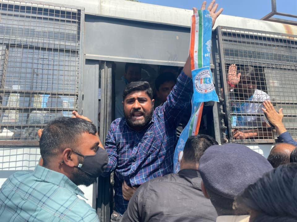 GaurangIYC's tweet photo. भारत का सबसे मजबूत छात्र संगठन, छात्र हित मे सदैव तत्पर, निस्वार्थ भाव से देश की सेवा करने वाला "भारतीय राष्ट्रीय छात्र संगठन" (NSUI) के स्थापना दिवस की आप सभी छात्रों व कांग्रेस जनों को हार्दिक शुभकामनाएं।।
#NSUIFoundationDay @nsui @NSUIGujarat @jagdishthakormp @RaghusharmaINC https://t.co/5s9NRbpeXI
