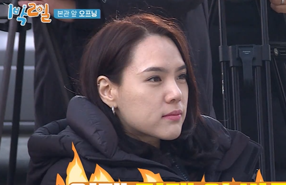 SmileyGeulyi's tweet photo. Bang Geulyi / Smiley PD 🥰
-a thread of her screentime / visuals 

Ep. 1 - Fresh Start
Only minutes into the ep, I already fell for your charm...

#2D1N #BangGeulyi #SmileyPD #방글이 https://t.co/5rBlapPvou