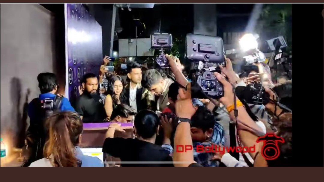 Krishna93106004's tweet photo. @Al46689 @NehaIsl89986997 @FROZEN_PRATIK @Shivans23834409 Bb15 winner                   bhikhari
teja!                               Winner💼🤡 https://t.co/jefvC1b120