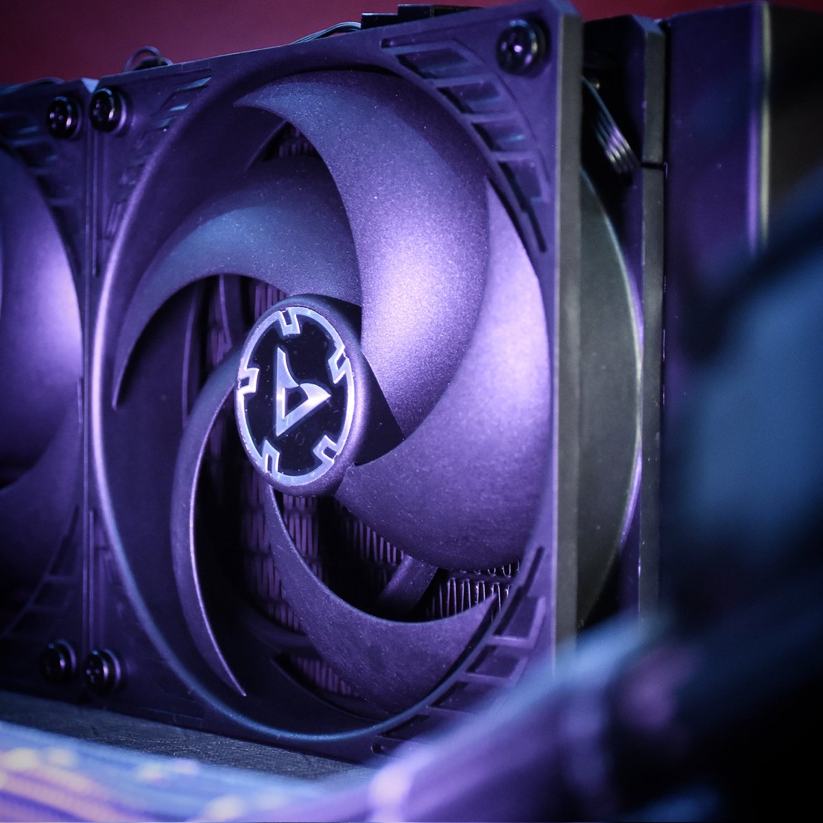 PCSpecies's tweet photo. The @ARCTIChannel #LiquidFreezerII 240 is a heck of deal for the price. 
Dedicated review will be up soon but in the meantime, watch how it went in our three-cooler shootout
Hindi: https://t.co/XQHYvEQPqe
English: https://t.co/o3PDhc1HNq

#arctic #liquidfreezer #aio #pcbuilding https://t.co/dG9jwkHuOs