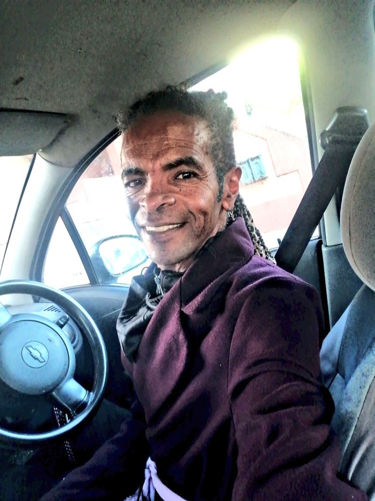 SoliPhilander's tweet photo. A taxi-driver at the garage on the phone to someone:
'The stuff is there by my mommy'
#BustingStereotypes🤭 https://t.co/fJB06rslyP