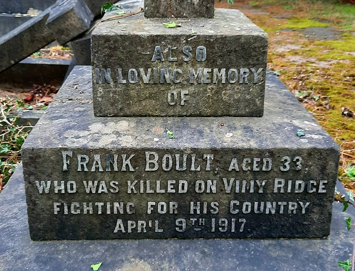 InscriptionsWw1's tweet photo. #RememberedHere
Frank Boult
Who was killed at Vimy Ridge fighting for his Country 9 April 1917
Aged 33
#CanadianInfantry
#CannockCemetery #Cannock #Staffordshire
#WW1 #LestWeForget
Online records via https://t.co/6dabhWTYw6 https://t.co/zidxSWzblp