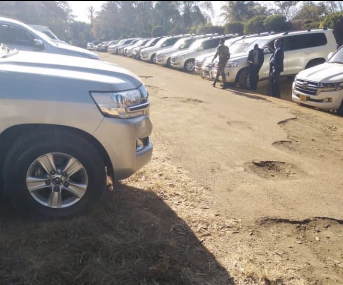 VaChivi_'s tweet image. How do l show Patriotism?

Their transport        Our transport