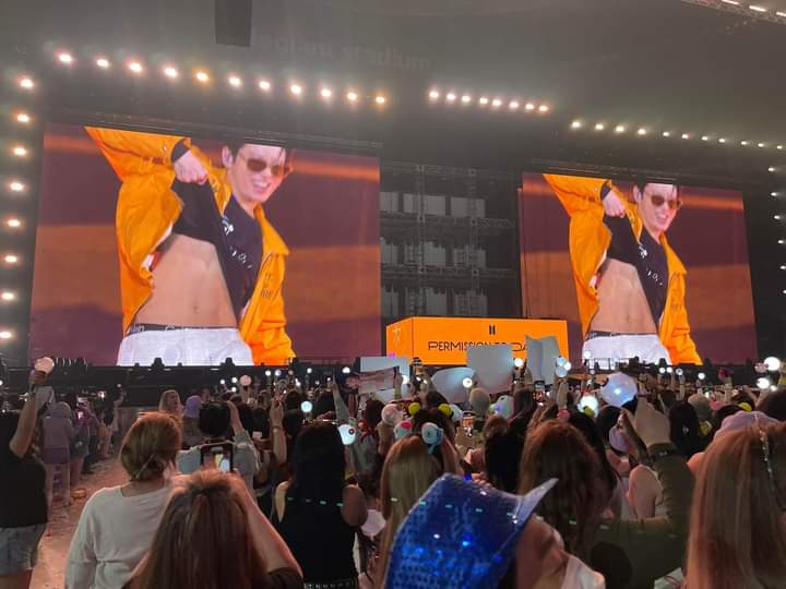 vincentGogh1995's tweet photo. JEON JUNGKOOK POR TI MORÍ Y REVIVI EN UNOS SEGUNDOS
#PTD_ON_STAGE_LV 
#PTD_ON_STAGE_LAS_VEGAS https://t.co/Y4BcEc92QX