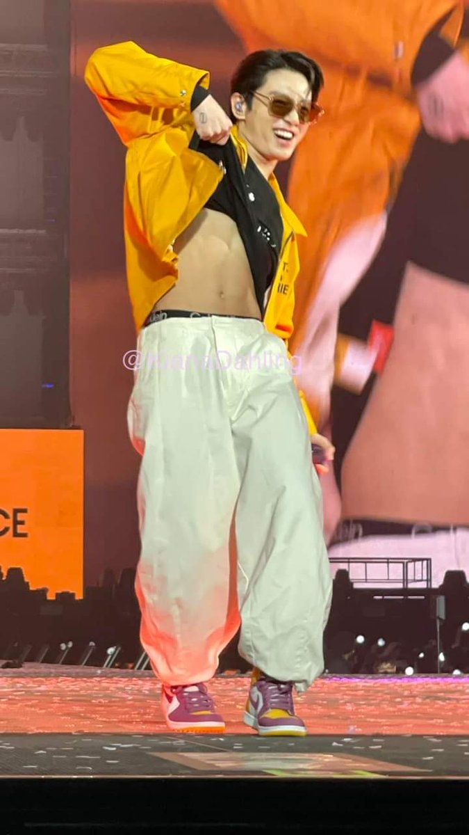vincentGogh1995's tweet photo. JEON JUNGKOOK POR TI MORÍ Y REVIVI EN UNOS SEGUNDOS
#PTD_ON_STAGE_LV 
#PTD_ON_STAGE_LAS_VEGAS https://t.co/Y4BcEc92QX