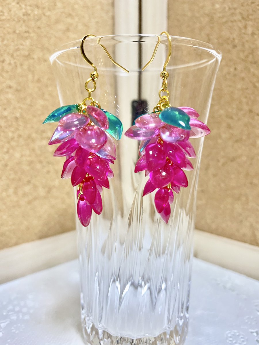 samokitisamon's tweet photo. 花部分はちまちま作る。
白は作り直したいな。
#ハンドメイド
#レジン
#ピアス
#イヤリング
#藤の花 https://t.co/nZ7g1rZIPc