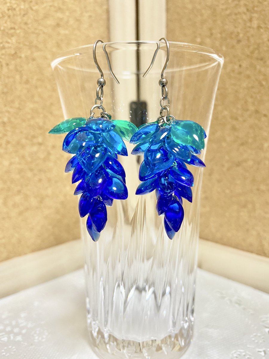 samokitisamon's tweet photo. 花部分はちまちま作る。
白は作り直したいな。
#ハンドメイド
#レジン
#ピアス
#イヤリング
#藤の花 https://t.co/nZ7g1rZIPc