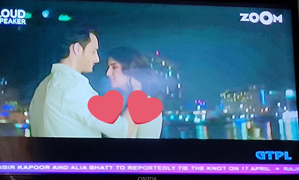 TeamUmarRiaz's tweet photo. #KyaKarDiya playing on @ZoomTV 😍

It is such a soothing melody , enjoyed it a lot. @realumarriaz aced the performance with @jasminbhasin.

Thanks @ZoomTV , tell us when getting to see it once again. 😍😍

#UmarRiaz #JasminBhasin https://t.co/Fgj2BWi8fP