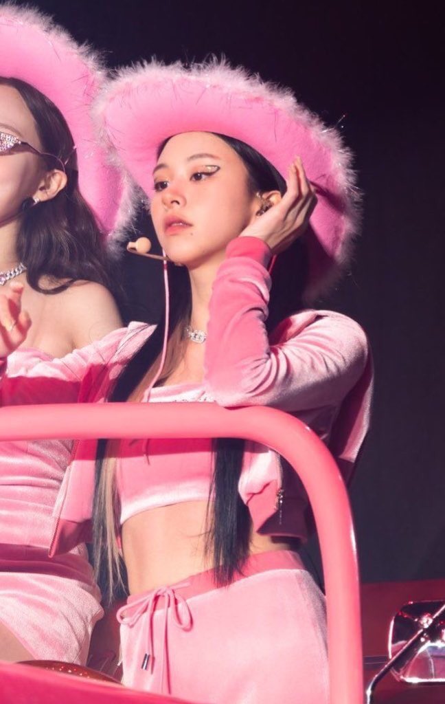 galleryofchaeng's tweet photo. remember when chaeyoung https://t.co/w7AX7DpbTN