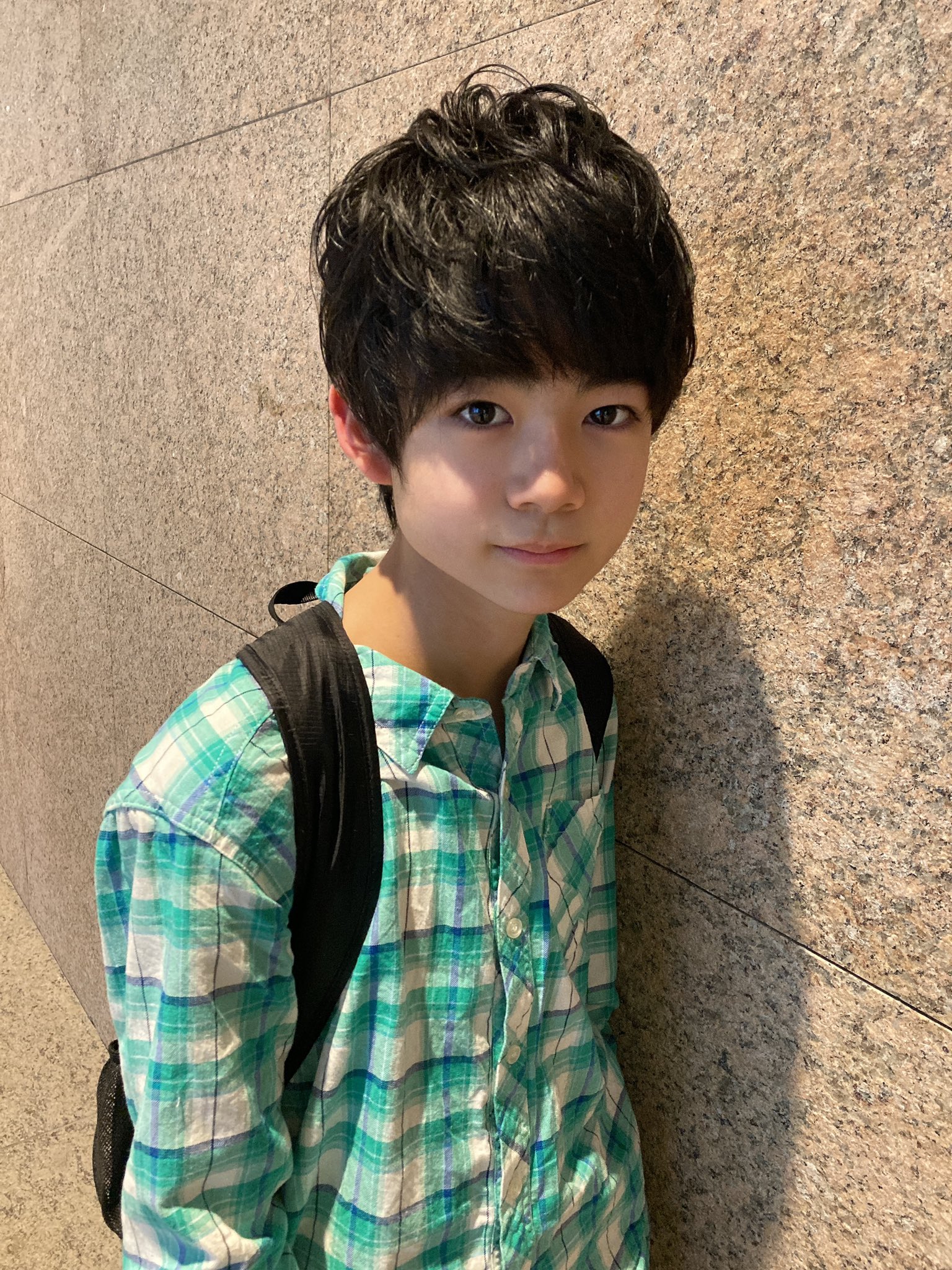 松原有輝 髪の毛切ってきたよー ちょっとサッパリ パーマ風にセットしてもらったからボリュームあるように見えるけど かなり毛量減らしたよ いつも写真撮る時リュックおろすの忘れちゃう つば男kids つば男 美容院行ってきた 名駅美容院