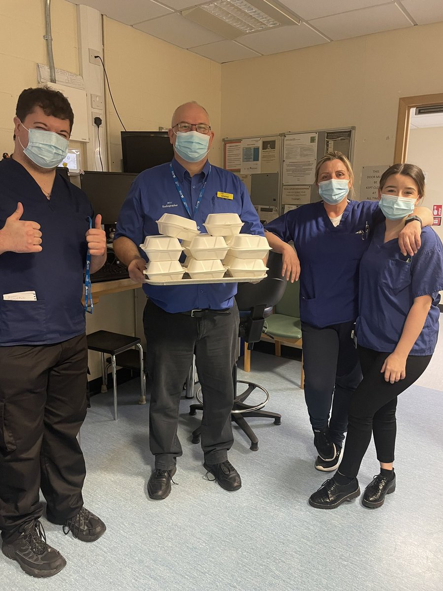 EmmaLaw87's tweet photo. Motivation on a Saturday morning when your boss is in and buys you all breakfast YUMMY @QEHRadiology @TeamQEH #happydays team x-ray 🥰! https://t.co/lgB47qvWBt