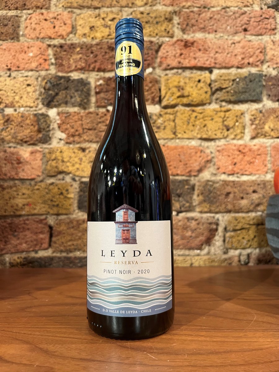 SaturdayKitchen's tweet photo. Tom's wonderful rolled lamb belly with English asparagus and wild garlic - also delicious with monkfish!

You can find Tom's recipe here: https://t.co/jXHyr1gt3A which Helen recommends enjoying with a glass of Leyda Reserva Pinot Noir 2020 (£12, Tesco) 🍷

#SaturdayKitchen https://t.co/Q9BXK7XJjX