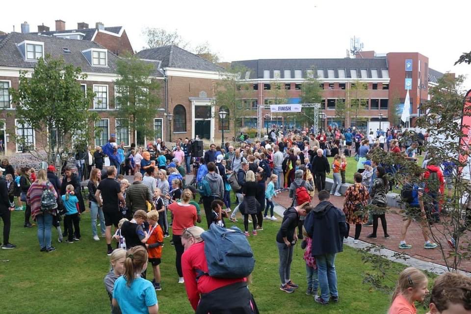 WandelLeidenMar's tweet photo. Hoe leuk is het om lekker binnen zittend tijdens de hagelbuien in te schrijven voor die hele leuke Leidse lenteloop in mei? Je kan kiezen uit de 10, 21 of 42km wandelen bij de Leiden Marathon (14 mei). https://t.co/uLaHksUcOU