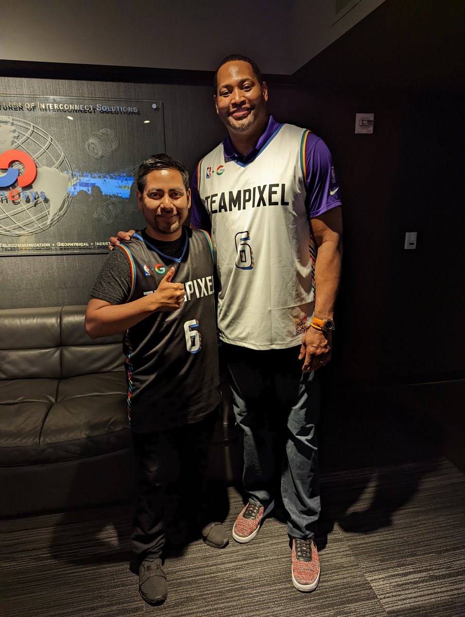 ghtechreview's tweet photo. Shout-out to @madebygoogle for inviting me to their VIP suite at the @Lakers game. 

#giftfromgoogle #teampixel #pixel6pro https://t.co/EHFZWTIUbo