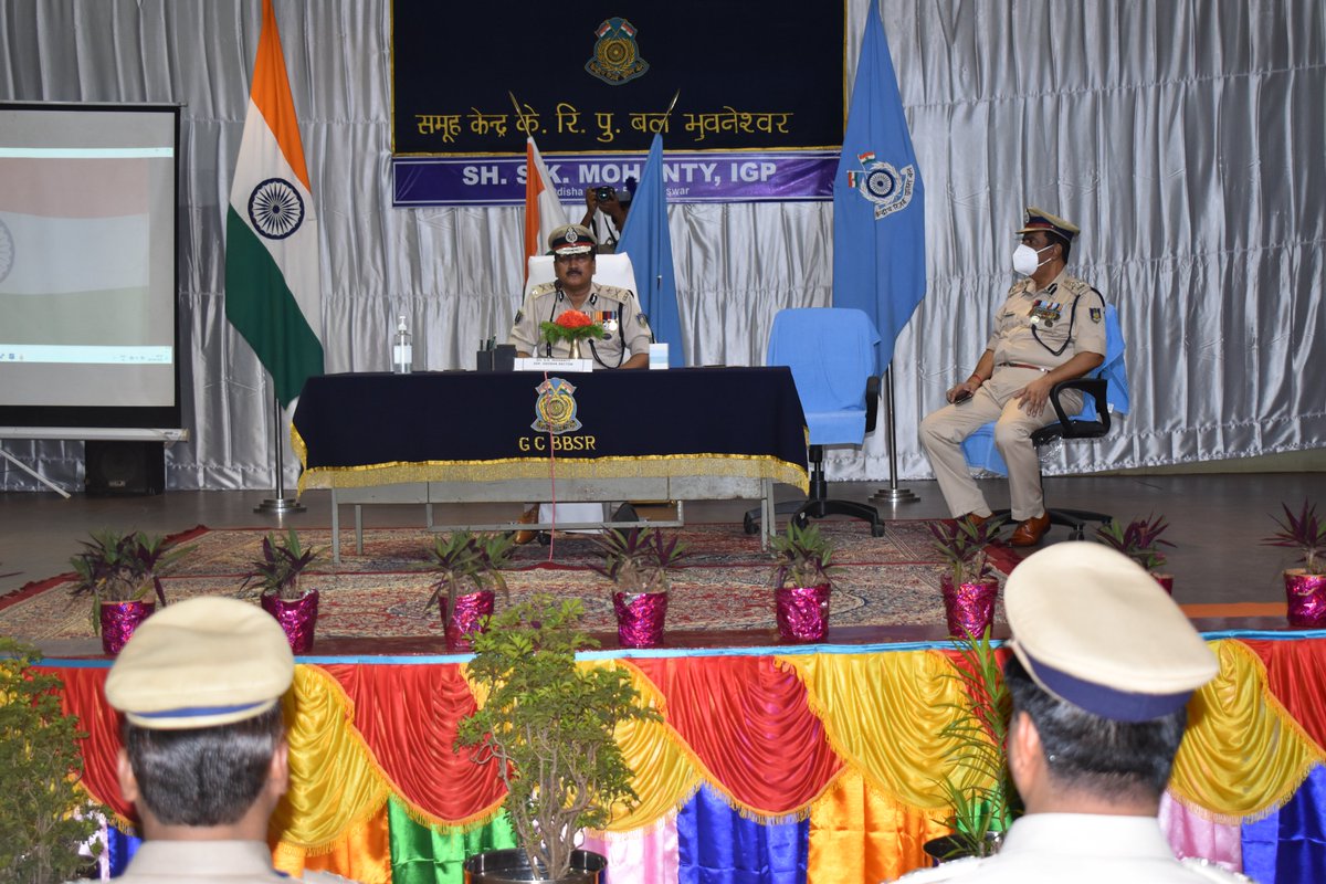 CRPF_Odisha's tweet photo. On the occasion of #ValourDay, Sh. S. K. Mohanty, IG CRPF took salute at Quarter Guard. In his address he mentioned about the exemplary courage and valour shown by a small contingent of CRPF by repulsing an invading Pakistan Army brigade in the Rann Of Kutch on 9th April 1965. https://t.co/icEgAkzanU