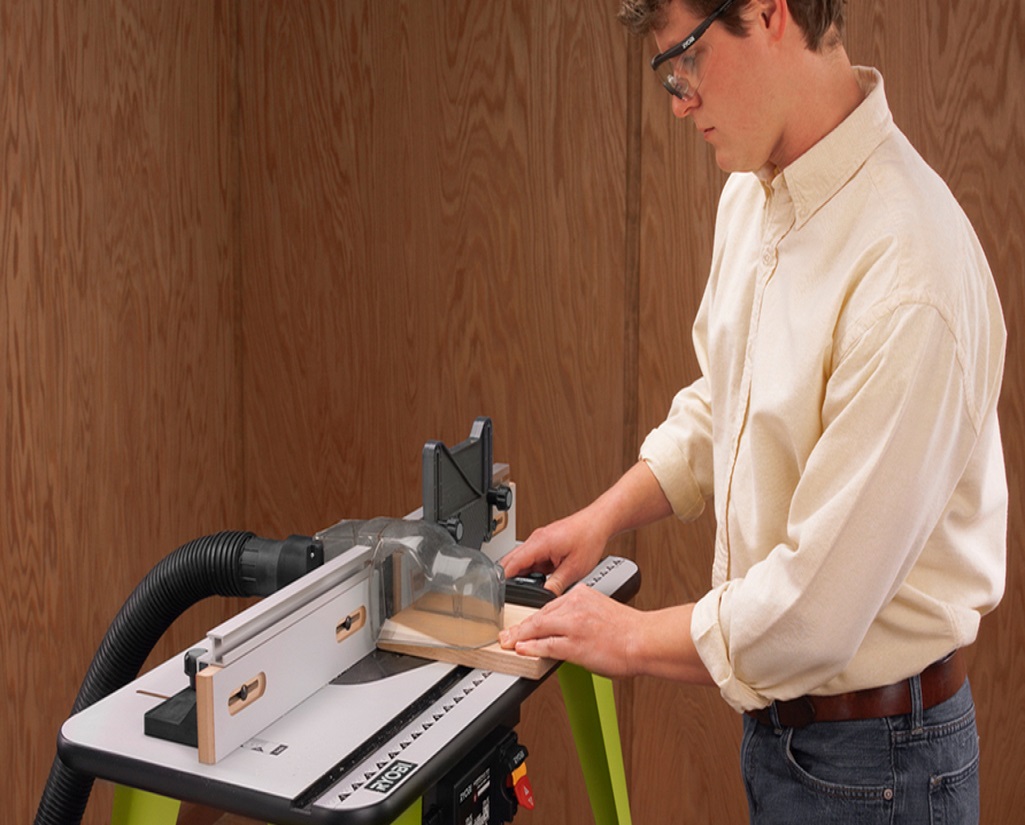 woodrouterguru's tweet photo. If you are looking for one mid-sized #woodworking companion within a 2 HP to 2-1/4 HP router bracket, the #PorterCable 892 Fixed-Base Router should be the perfect pick for you. https://t.co/YNRICYmbPb