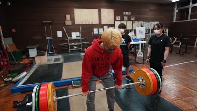muroran_barbell's tweet photo. 2年生の小林裕太と申します。
私はボディービルダーやフィジーカーに憧れて筋トレを始めました。
強く、デカく、かっこいい体になるため日々精進しております！
嫌いなものはピーナッツです。
#春から室工　#春から室工大 https://t.co/2MiU9KRNuL