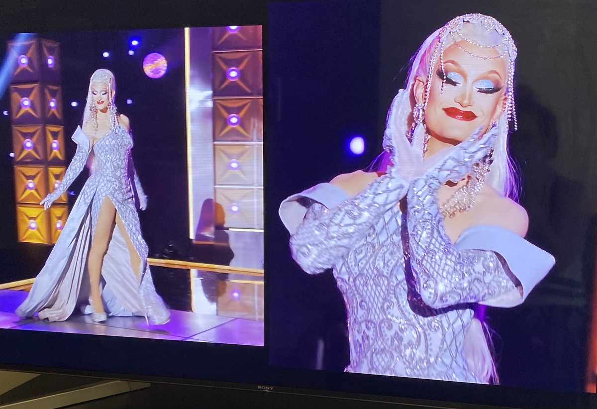 MsgVikki's tweet photo. “Dragitude!” - #ruquotes
Is this not the most stunning look ever to appear on the #rpdr runway ever? Show me your fave ever gowns. #LadyCamden #rpdr14 https://t.co/8nuhjPttts
