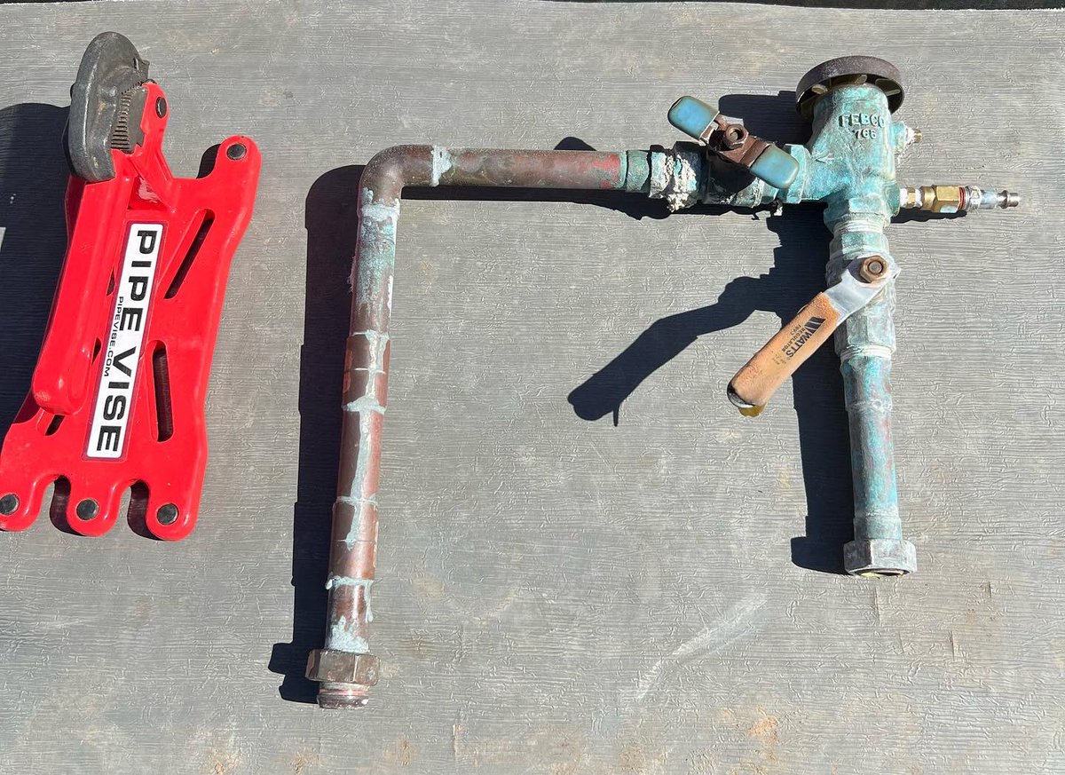 MCSBuild's tweet image. The only way to remove the #rusty #copperpipe and use again with the new #pvb #backflowpreventer is use @pipevise #pipevise 🔧 #irrigationsystem 💦 #highlandsranchcolorado