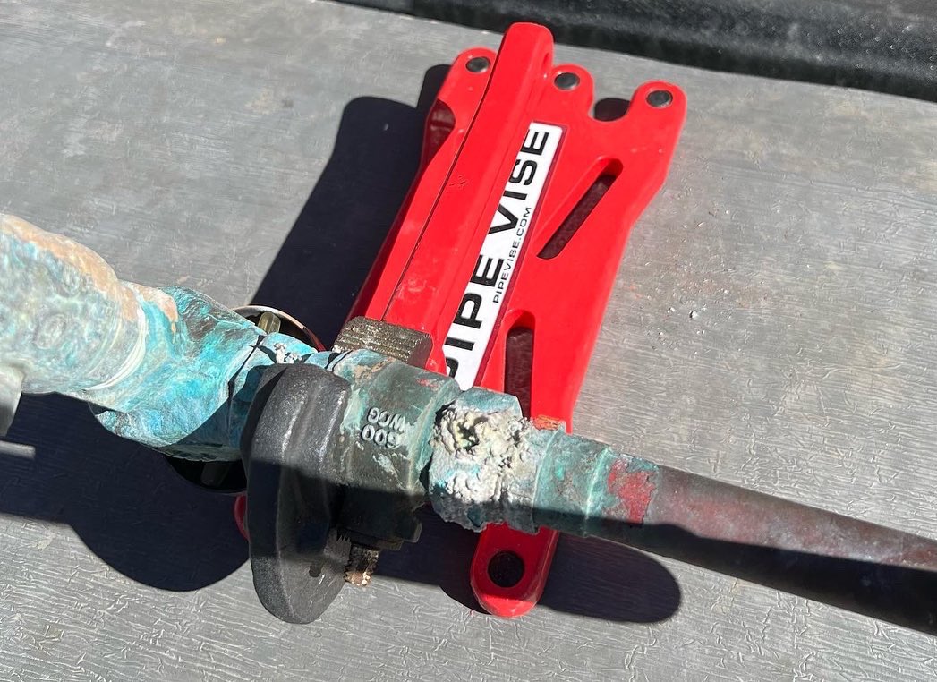 MCSBuild's tweet image. The only way to remove the #rusty #copperpipe and use again with the new #pvb #backflowpreventer is use @pipevise #pipevise 🔧 #irrigationsystem 💦 #highlandsranchcolorado