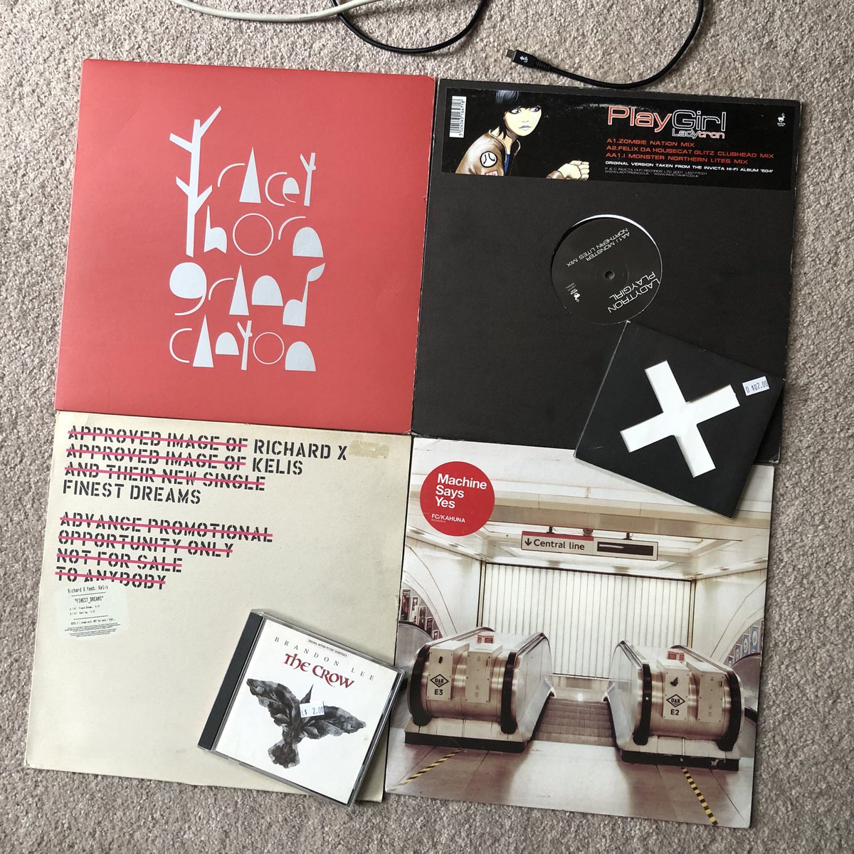 _Chesh_'s tweet photo. Very pleased with todayβs haul - cheap dance 12βs and $2 CDs from the Salvos #vinyladdict #chazzas https://t.co/joItbsJKJG