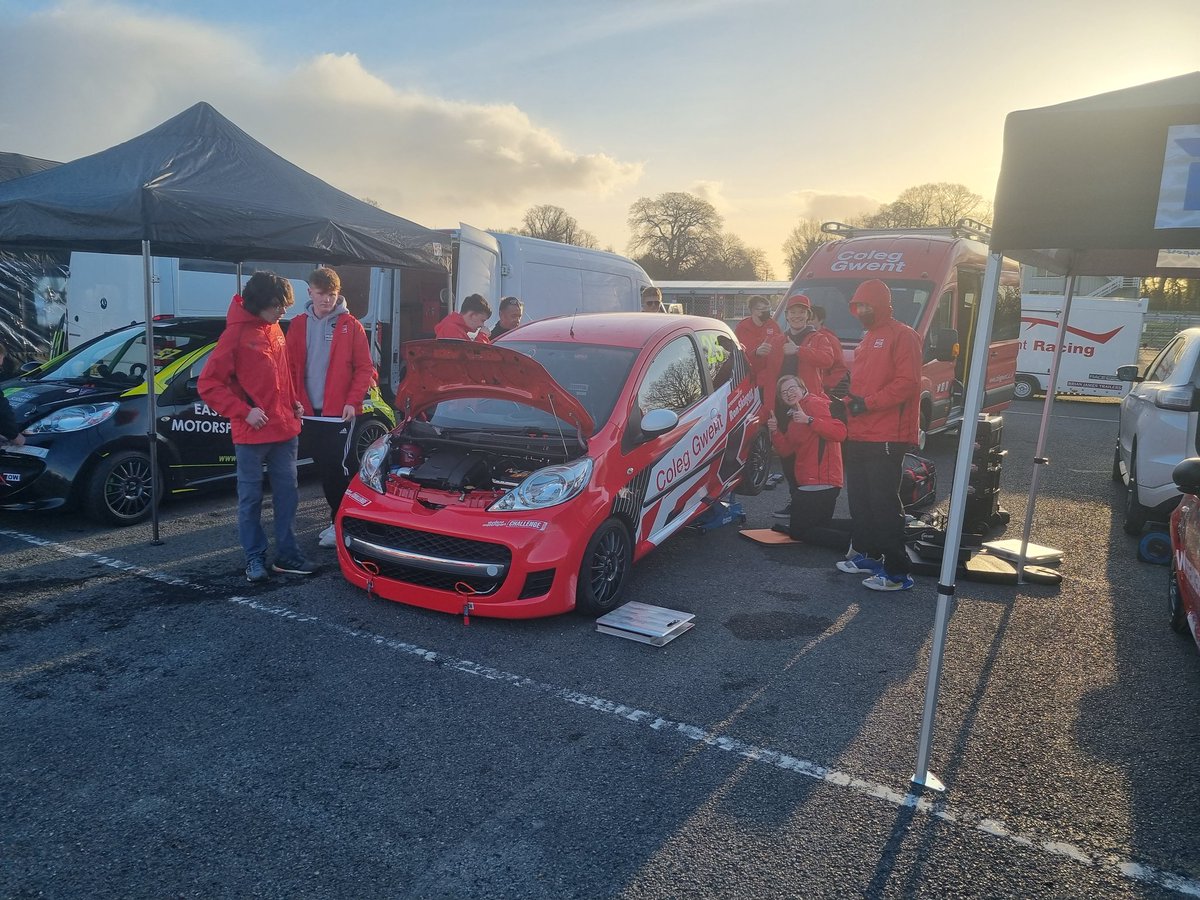 Dan Lockett tweet media