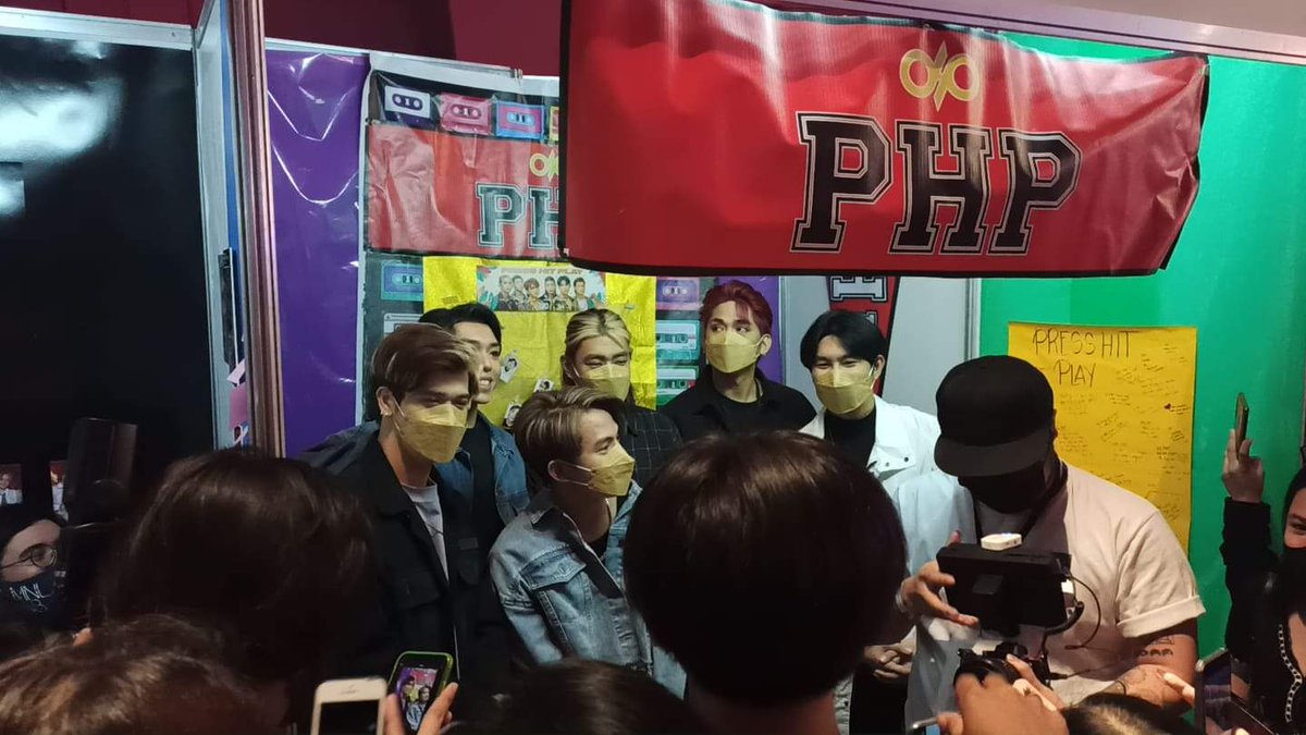 PHPerlasOfc_ror's tweet photo. 📸 040922 PPOP Con

Press Hit Play came to visit PHP Pearls booth 🤧💛 ror

[Credits to the rightful owners]

#PHPPearlsBooth
@PressHitPlay #Press_Hit_Play #PHP
#2022PPOPCON #PPOPCONAtTheBigDome @PPOPCONVENTION @PHPPearls https://t.co/g8yOY66pnT