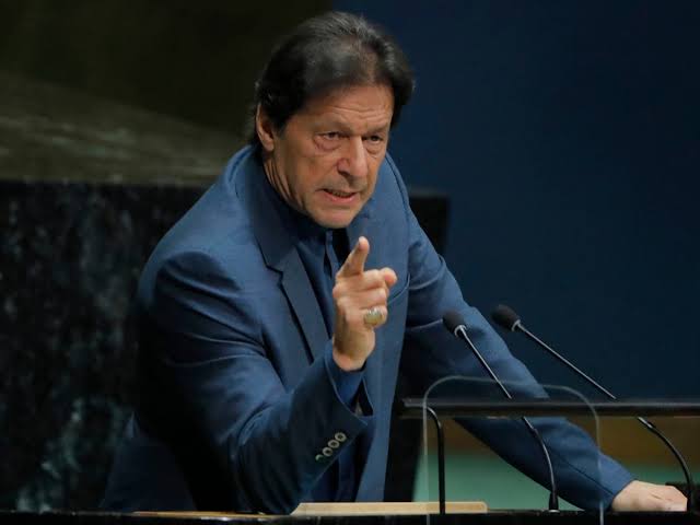 Ali_Shimshali's tweet photo. Mr Prime Minister we are always behind you, apny ghabrana nahi ✊
#voteofnoconfidence
#BehindYouSkipperPMIk 
#BehindYouSkipper 
#ImranKhan 
#ImranKhanPrimeMinister https://t.co/BTAUE91P71