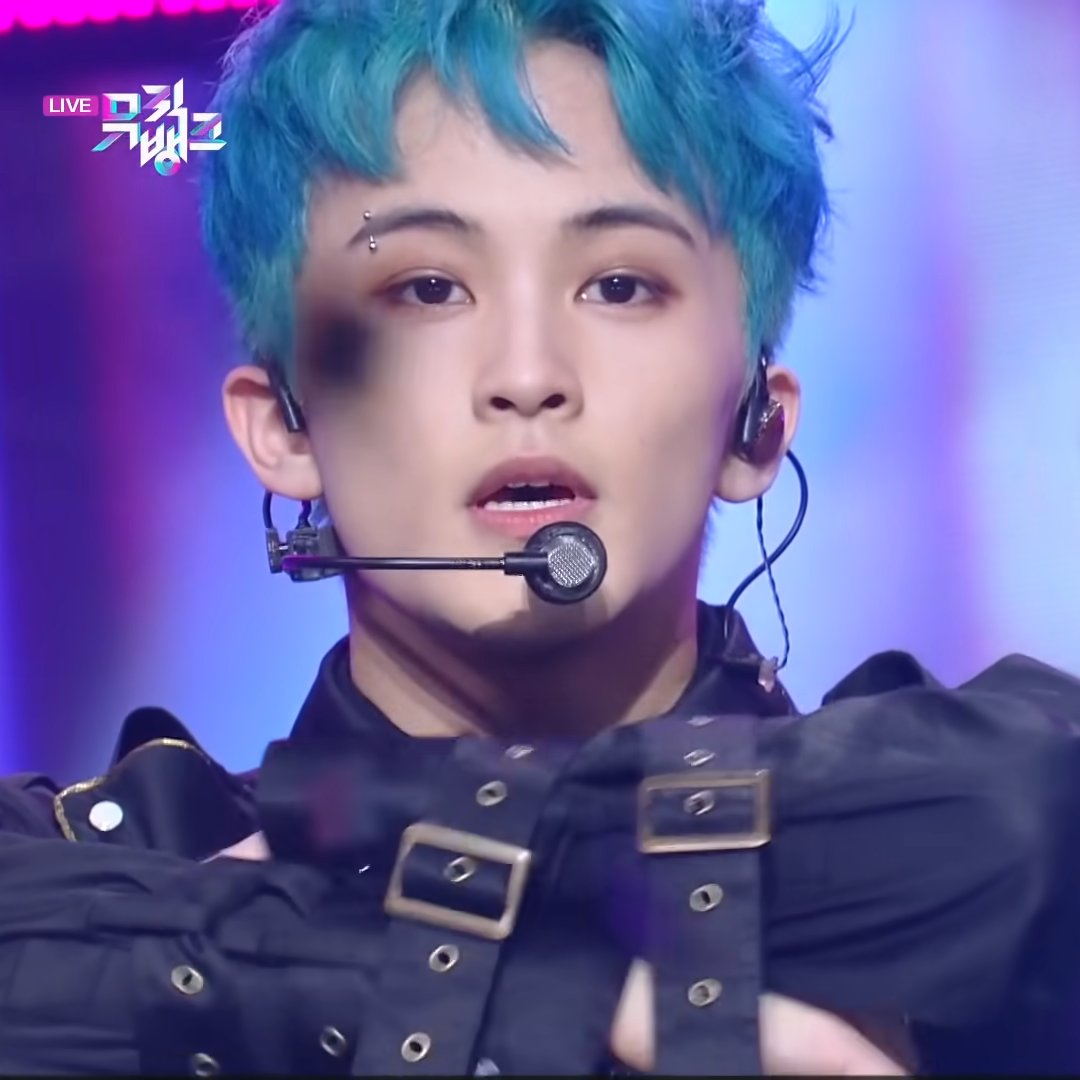 marklee_pics's tweet photo. #MARKLEE  #마크   in 💚Winner💚2022.4.8 : NCT DREAM(엔시티 드림 エヌシーティー ドリーム) - Glitch Mode (버퍼링) (Music Bank)|KBS WORLDTV 220408
Mark's version of buffering 🥺🥶 https://t.co/yaP2OPrnos