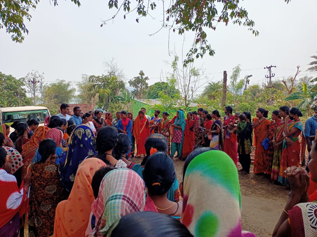 OlmShakti's tweet photo. Today a team of 60 SHG members of Didayee- OPELIP area visited Markapali GP and interacted with WSHG with different Livelihoods Project.
#missionshaktishgs #livelihoodsmatter #OLM #SHGs #womenempowerment
@DAY_NRLM @mission_shakti @OLM_Antyoday @dm_malkangiri https://t.co/WLDIMH21j6