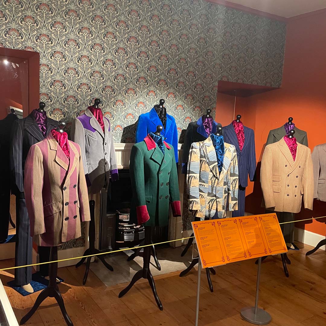 derbymuseums's tweet photo. Our new exhibition 'The Peacock Revolution: Men’s Fashion from 1966-1970' is Now Open at Pickford's House🦚

This incredible exhibition of men’s clothing from the  ‘Swinging Sixties is from the private collection of Peter Feely from Derby. 

Find out more: https://t.co/mBiofKe3dG https://t.co/t20RLOvxl9