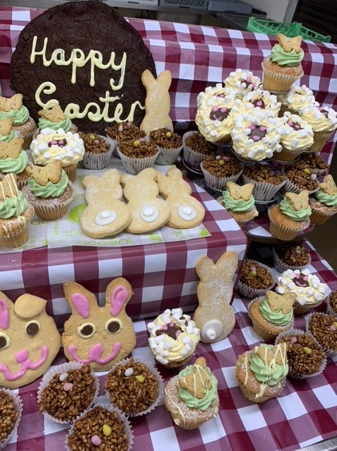 BohuntSchool's tweet photo. 🐰✨ Some of the delicious Easter treats available in our canteen to celebrate Easter on the last day of term...Yum! ✨🐰

#EnjoyRespectAchieve #EasterTreats #Yum https://t.co/SWbb2NcqW8