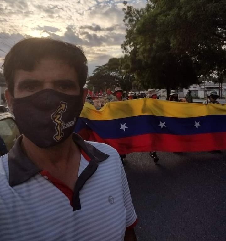 Hoy 11 días huelga de hambre en el corazón de la burguesía y la Españolidad en Caracas; he sufrido por varias veces hostigamiento policial para quitar carteles y retirarme del lugar... Por mi hijo, por mi, por nosotros; de aquí no salgo sin una identidad jurídica en mano!!!