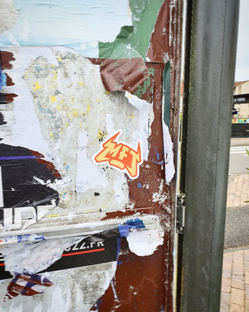 GM #NFTCommunity ☀️

👾 Invasion starts in the physical world !

Free #Stickers designed by <a href="/HentitanProd/">Hentitan</a> !
👉 Like, Retweet and DM us to get yours !

#nftart #NFTProject #DigitalArtist