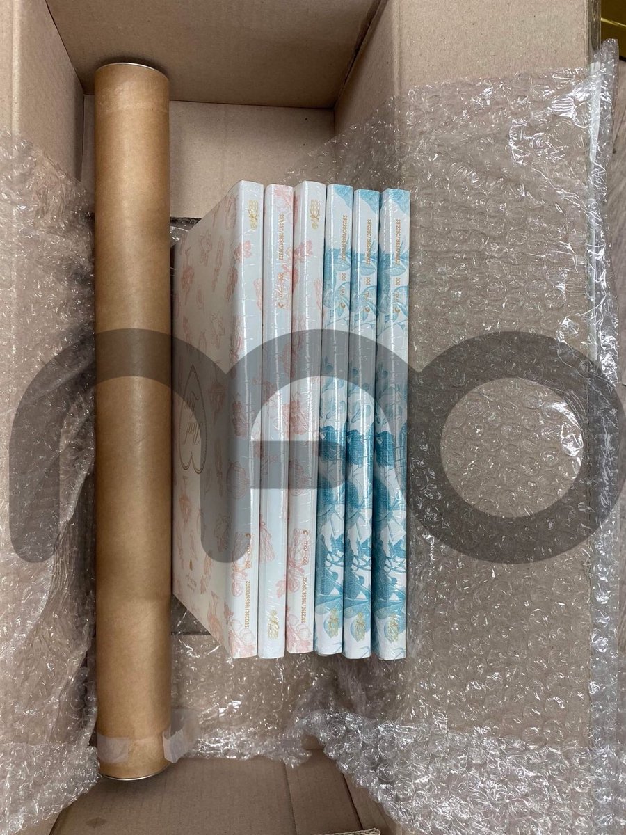 NinangsForONF's tweet photo. #NinangsUpdate
Oh My Girl Real Love (Floral, Fruity and Love Bouquet Versions) + ONF pasabuy arrived at KR address https://t.co/KXmMc1l8fs