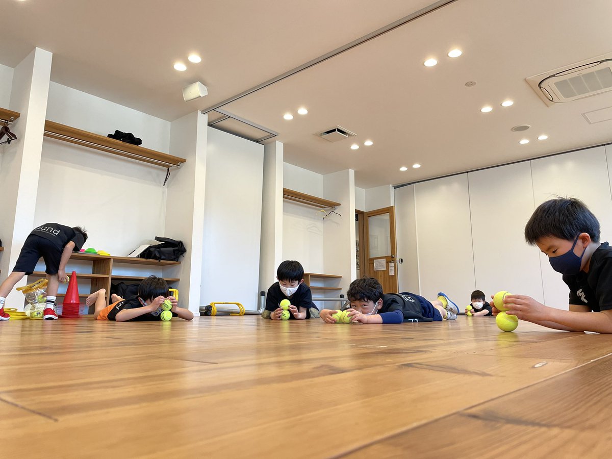 no_bound_7's tweet photo. 【スポーツアカデミー:石内ペノン校】4.9(土)

新年度スタート😊⭐️✨

初級クラスは、お話を聞くとき、活動に取り組むときのメリハリがナイス👍

中級クラスはスタートからテニスボール５名も成功！
一人はコーチの撮影が間に合わず。。。🎾

今年度も元気に活動していきましょう😆 https://t.co/onKequhDHf