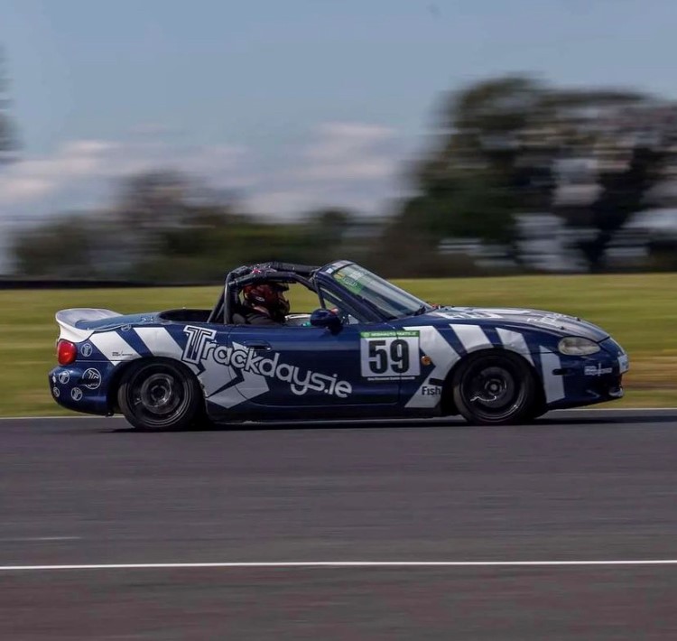 Digital Motorsports Ronan Hederman's racing debut is today! Check out our new blog post all about it, link below:

digital-motorsports.com/blogs/news/dig…