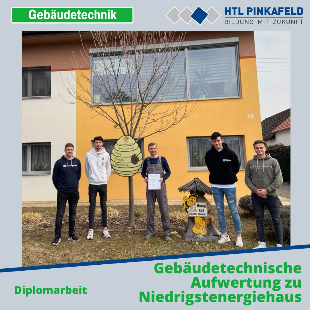 Mitte März wurde die #HTLPinkafeld-Diplomarbeit „Gebäudetechnische Aufwertung eines Wohngebäudes zu einem Niedrigstenergiehaus“ von den #Gebäudetechnik-Maturanten Julian Haasz, Marco Jandrasits, David Janser und Thomas Roth an Auftraggeber Andreas Schmidt übergeben.