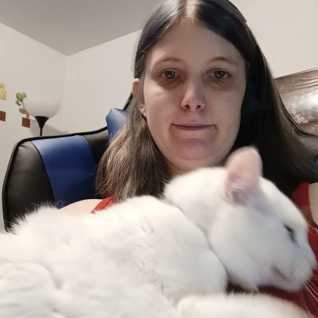 Lissy953's tweet photo. My cuddle buddy https://t.co/siLsvaRTZY