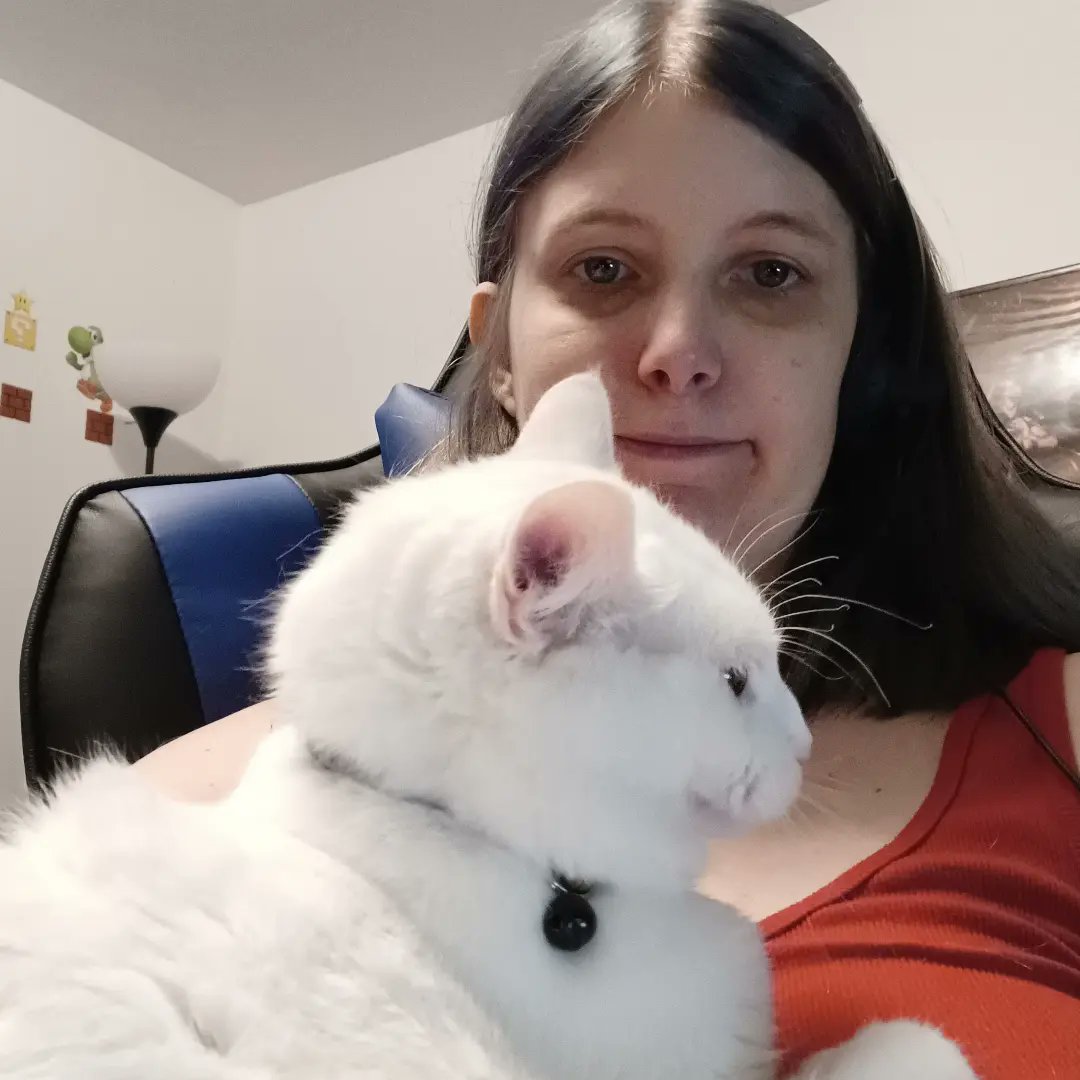 Lissy953's tweet photo. My cuddle buddy https://t.co/siLsvaRTZY