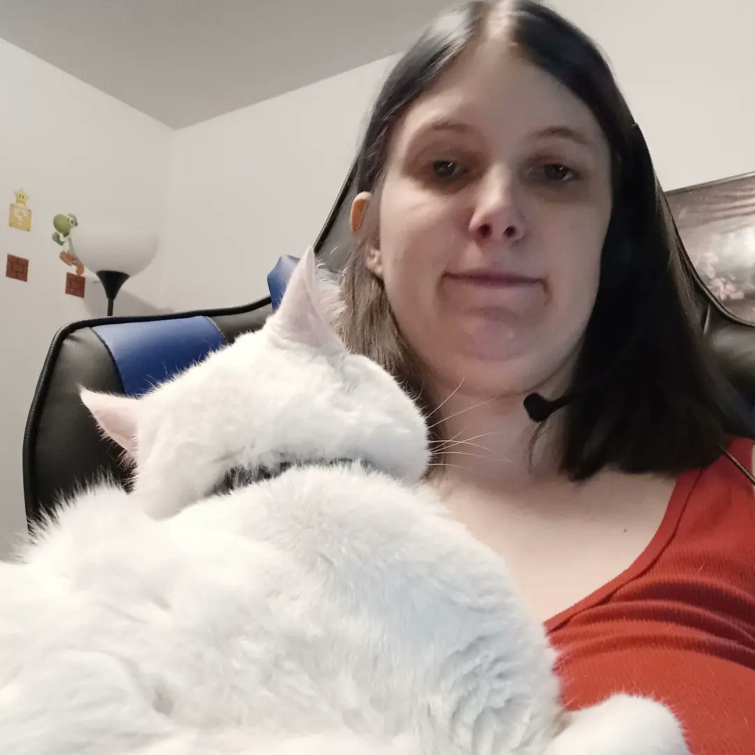 Lissy953's tweet photo. My cuddle buddy https://t.co/siLsvaRTZY
