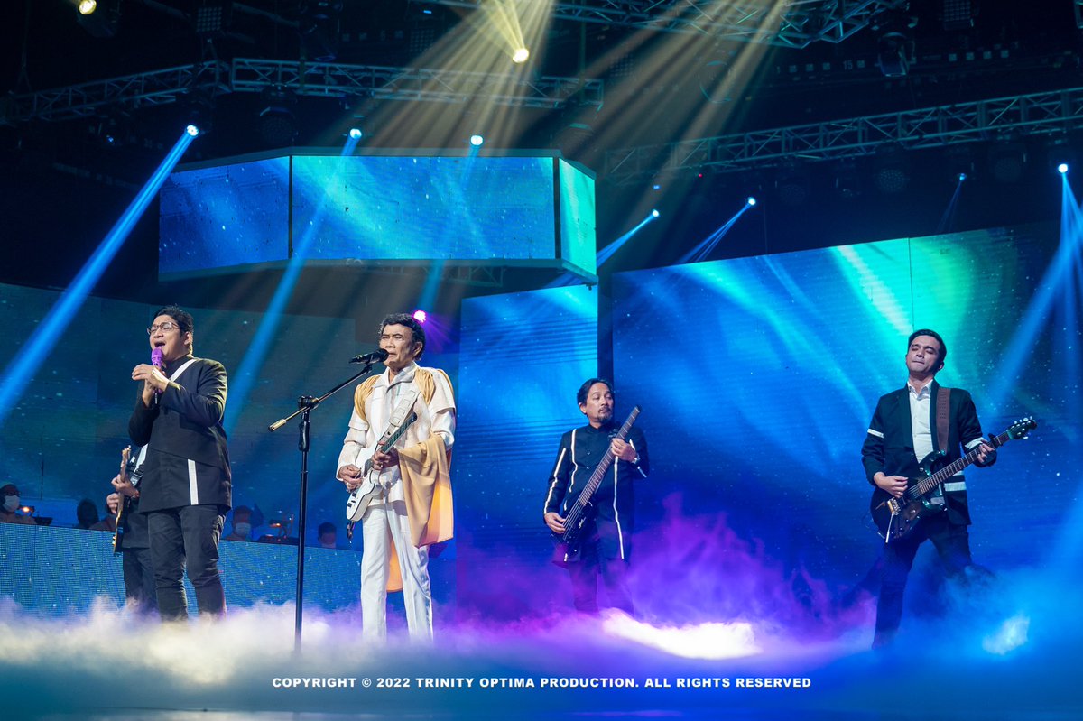TrinityOptimaP's tweet photo. Moment @UNGU_Tweet bersama Rhoma Irama, Lesti, Rara Lida &amp; Selfi Lida di panggung Euforia 2 Dunia, Ramadan &amp; Piala Dunia Indosiar beberapa waktu lalu. 

More photos:
https://t.co/xcKGs325lT

#unguband #ungu #rhomairama #lestykejora #raralida #selfilida https://t.co/xWczm1h0qm