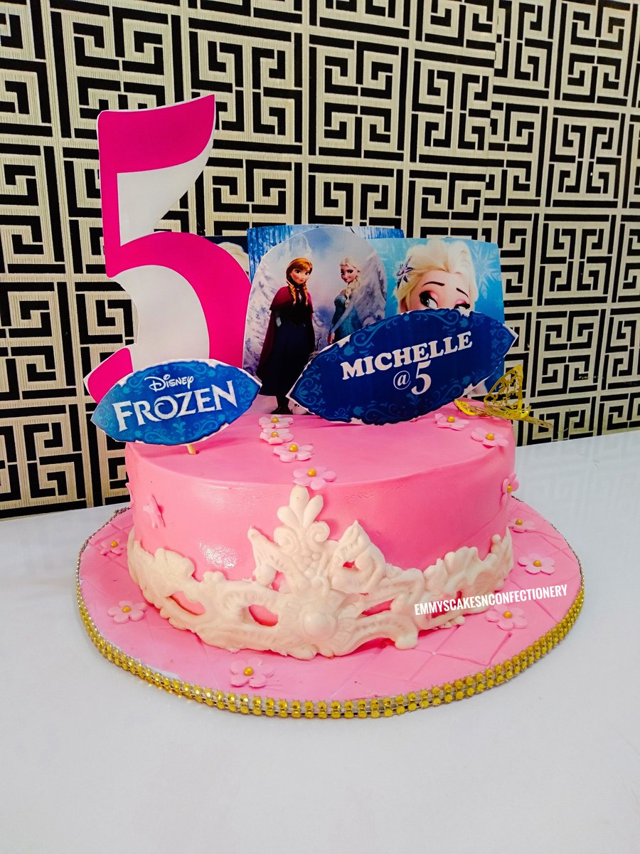 Beautiful Elsa Cake for a beautiful Michelle. #frozen #elsa #elsacake #emmyscakesnconfectionery #cakesinmagboro #cakesinmakogi #cakesinprayercity #cakeinmoweibafo #cakedesign #vanillacake #cakestagram #cakeonfacebook