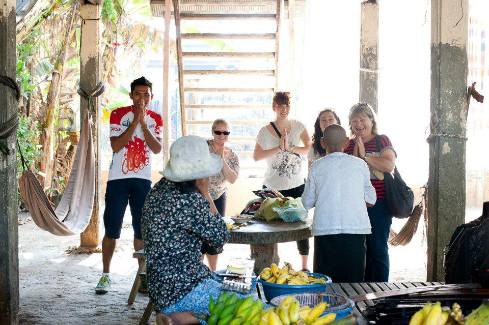 Joining with Soksabike tour, you will learn deeply about Cambodian culture, get a really warm welcoming from locals whom you are visiting and how responsible tour is like. #soksabike #responsiblebiketour #cambodiangreeting #bananafamily #battambang