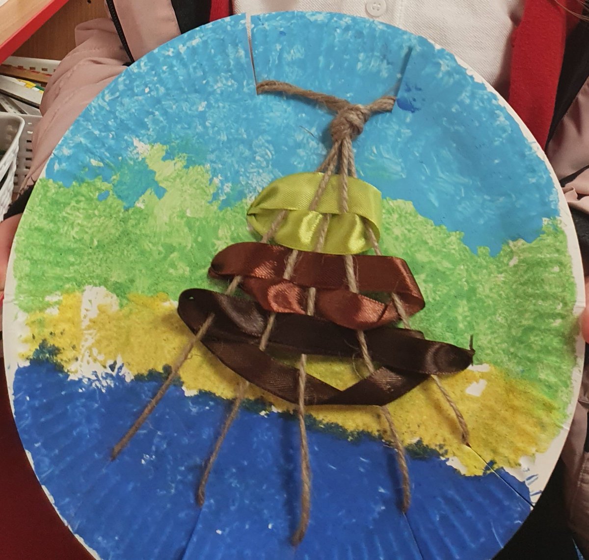 Our 'Mor a Mynydd' weaving art for this year's Urdd Eisteddfod. (Summit to sea) #year1 #yr1 #edutwitter #education #primary #primaryed