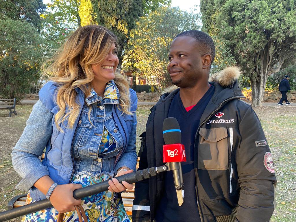 Stasera a Storie, alle 23.45 su Rai 2, la mia intervista a John , arrivato in Italia da irregolare su un barcone e poi diventato un “ nostro” piccolo eroe . Grazie all’ Arma dei carabinieri nella persona del maggiore Nunzio carbone e a <a href="/crocerossa/">Croce Rossa Italiana</a>