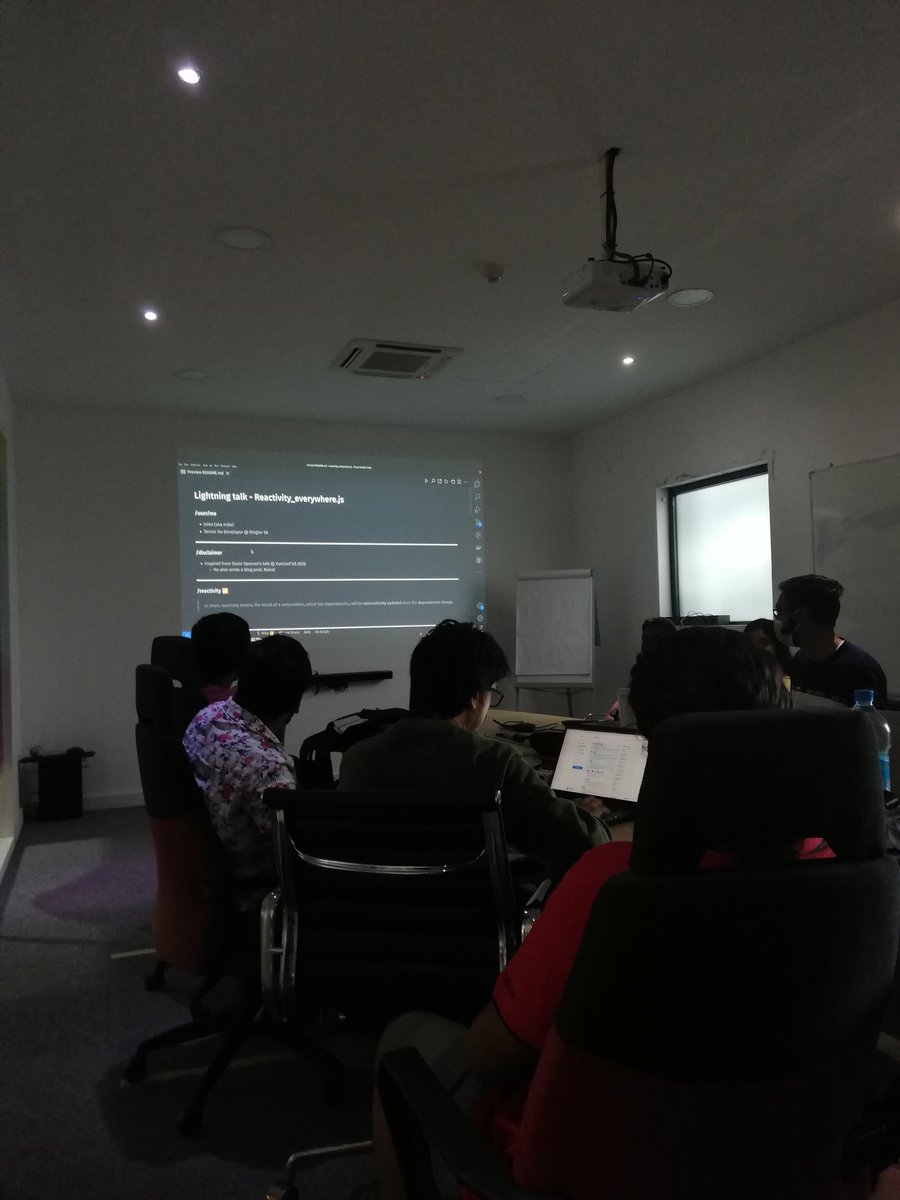 smearthelove's tweet image. Meetup day #Frontendcoders #Mauritius