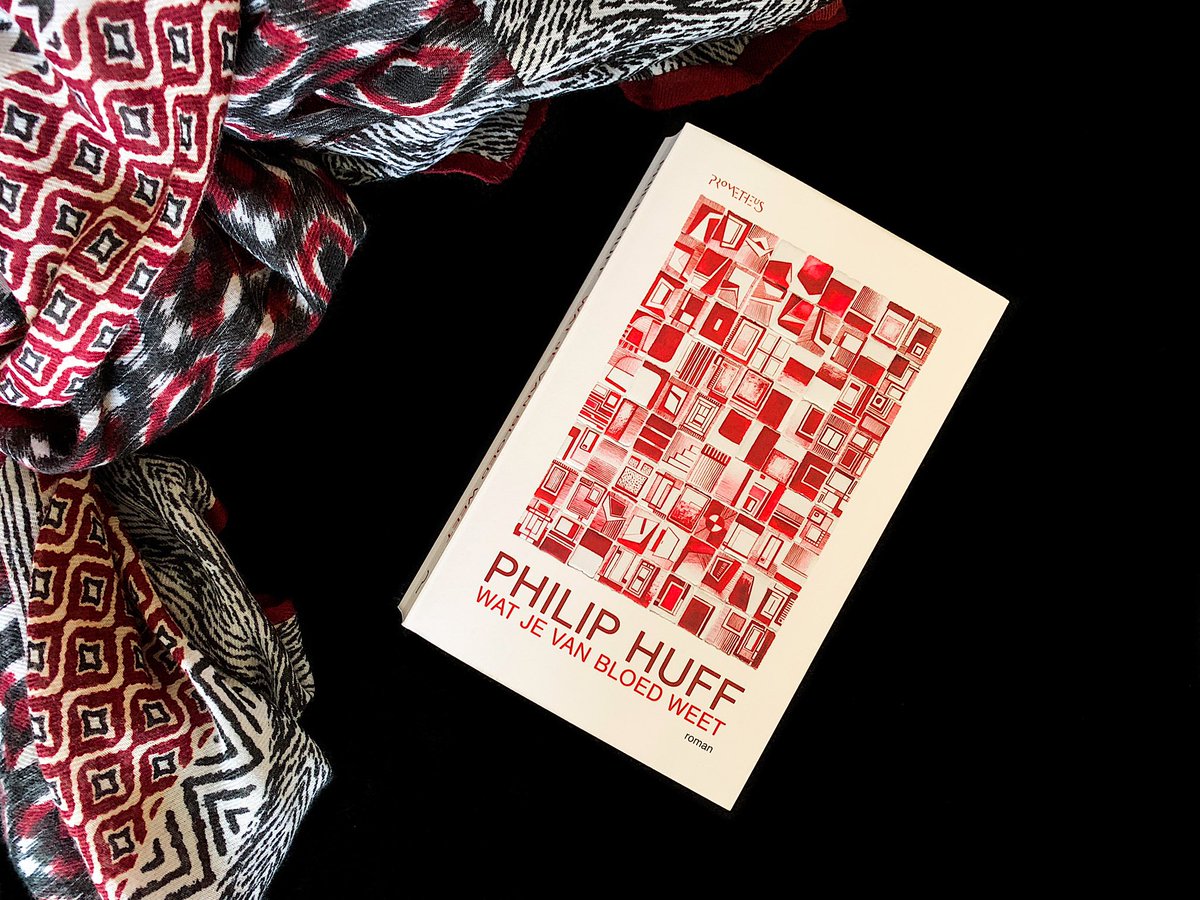 Wat een tip heb ik gekregen zeg!!!!! 😱 Het leek mij heftig, maar geloof me…het ís ook heftig om te lezen. ‘Wat je van bloed weet’ kun je moeilijk aan de kant leggen. Het ontroerde mij enorm en het is een échte must-read! 👌🏼 Raar om zo te verwoorden, maar tóch veel leesplezier!