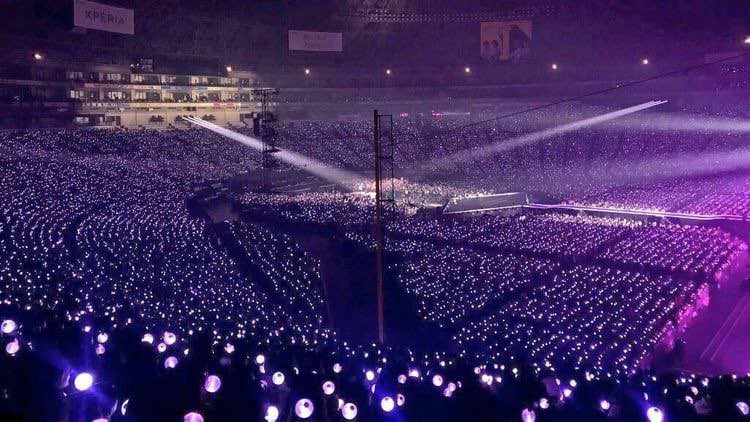 NaNa_WaF's tweet photo. What bts and army do - is priceless and limitless…
I love you💜💜💜
#PTD_ON_STAGE_LV #BTS https://t.co/YL4PwtikV3