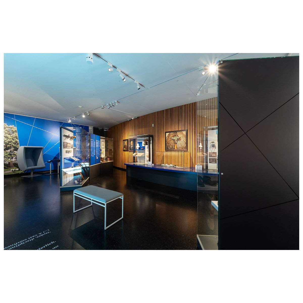 skdmuseum's tweet photo. Ab heute geöffnet:
𝐀𝐮𝐟𝐛𝐫𝐮𝐜𝐡. 𝐍𝐞𝐭𝐳. 𝐄𝐫𝐢𝐧𝐧𝐞𝐫𝐮𝐧𝐠 – 𝟑𝟎𝟎 𝐉𝐚𝐡𝐫𝐞 𝐇𝐞𝐫𝐫𝐧𝐡𝐮𝐭
👉https://t.co/fQYoMb3FVd https://t.co/k1iHylpk66